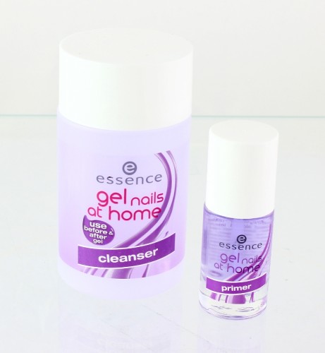 essence gel nails at home cleanser und primer. Wenn die zwei Produkte aufgetragen sind, sollten die Nägel nicht mehr berührt werden.